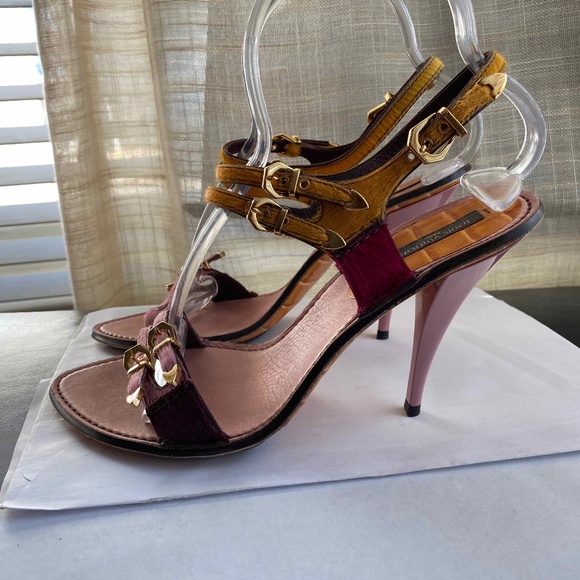 Louis Vuitton heels- slingbacks adjustable buckle size 39-9 exotic leather 39-9